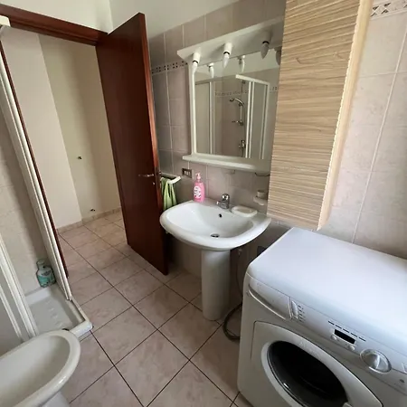 Waterfront Rooms, 150 Mt Dal Mare بيت ضيافة *